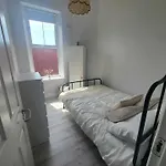 Location - Newly Refurbed 2bd Sleeps 6 W Loft 公寓