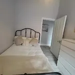 Location - Newly Refurbed 2bd Sleeps 6 W Loft 公寓 *