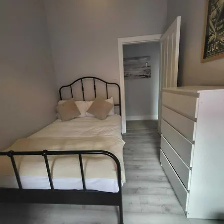 Location - Newly Refurbed 2bd Sleeps 6 W Loft * 科克