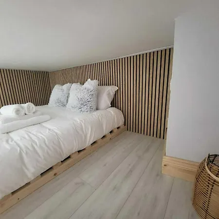 Location - Newly Refurbed 2bd Sleeps 6 W Loft 公寓