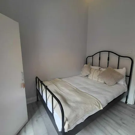 Location - Newly Refurbed 2bd Sleeps 6 W Loft 科克