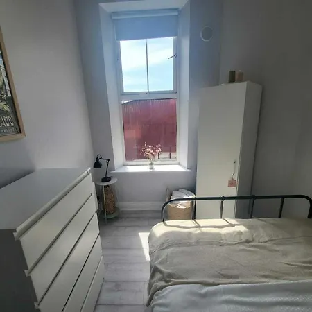 Location - Newly Refurbed 2bd Sleeps 6 W Loft Cork