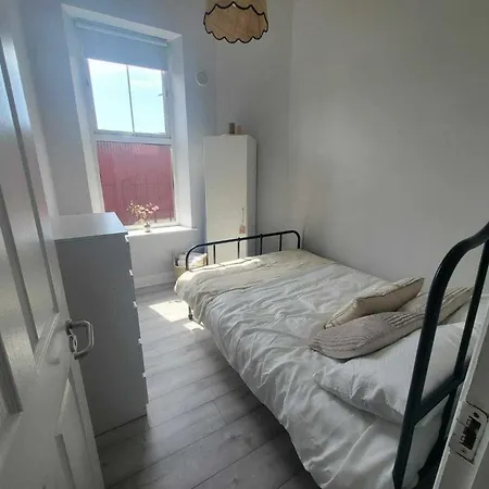 Location - Newly Refurbed 2bd Sleeps 6 W Loft Apartamento