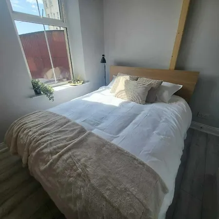 Apartamento Location - Newly Refurbed 2bd Sleeps 6 W Loft Cork