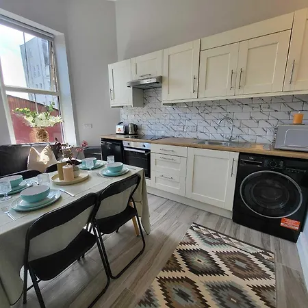 Location - Newly Refurbed 2bd Sleeps 6 W Loft 科克