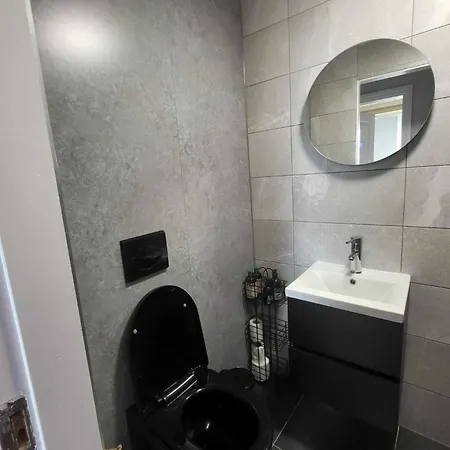 Location - Newly Refurbed 2bd Sleeps 6 W Loft Daire