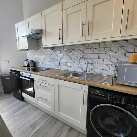 Location - Newly Refurbed 2bd Sleeps 6 W Loft