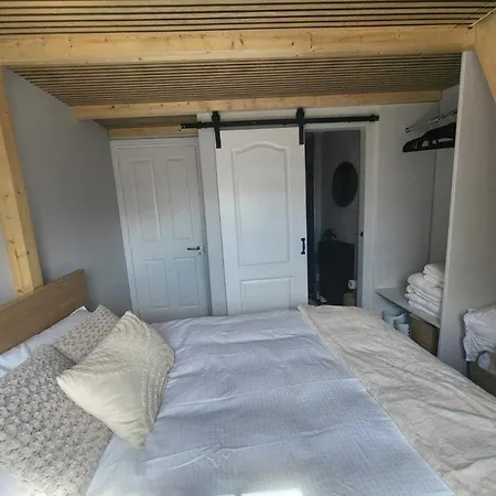 Location - Newly Refurbed 2bd Sleeps 6 W Loft Cork