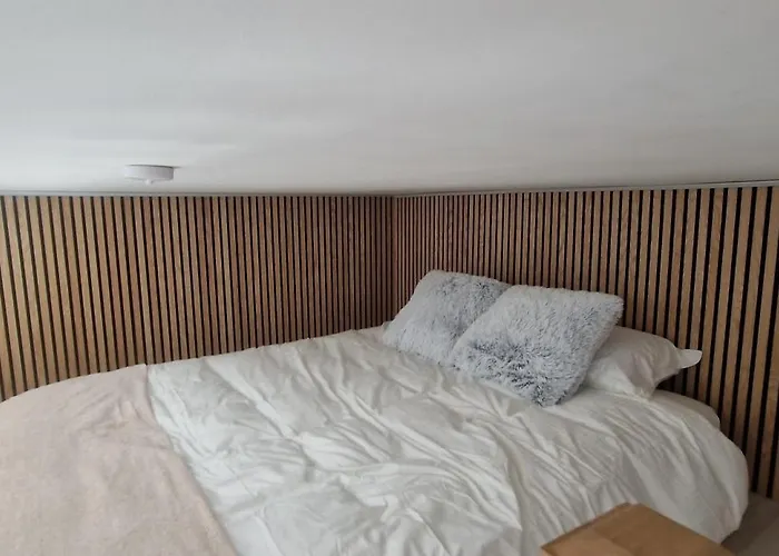 Location - Newly Refurbed 2bd Sleeps 6 W Loft Apartament Cork