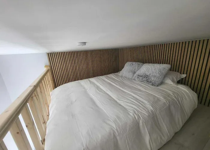 Location - Newly Refurbed 2bd Sleeps 6 W Loft Апартаменты *