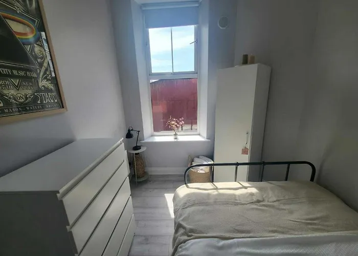 Location - Newly Refurbed 2bd Sleeps 6 W Loft Cork