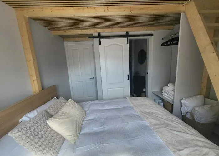 Location - Newly Refurbed 2bd Sleeps 6 W Loft Cork