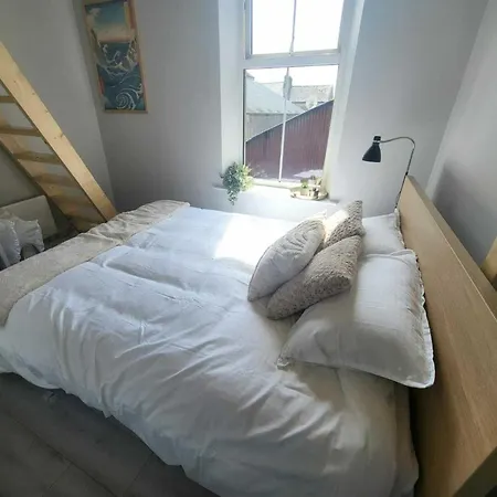 Location - Newly Refurbed 2bd Sleeps 6 W Loft Cork