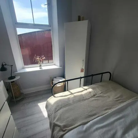 Location - Newly Refurbed 2bd Sleeps 6 W Loft * Cork