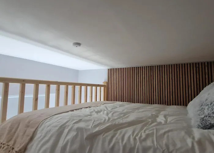 Location - Newly Refurbed 2bd Sleeps 6 W Loft *