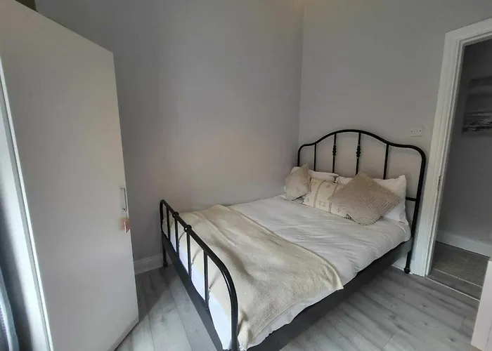 Location - Newly Refurbed 2bd Sleeps 6 W Loft コーク