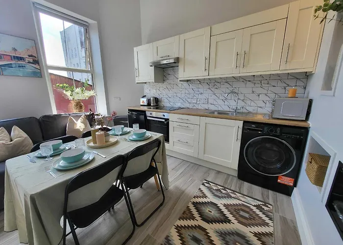 Location - Newly Refurbed 2bd Sleeps 6 W Loft コーク